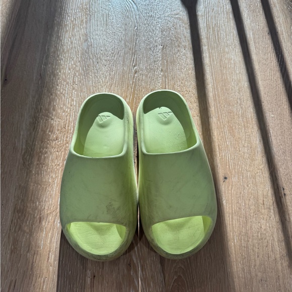 adidas Light Green Slides - Picture 2 of 4